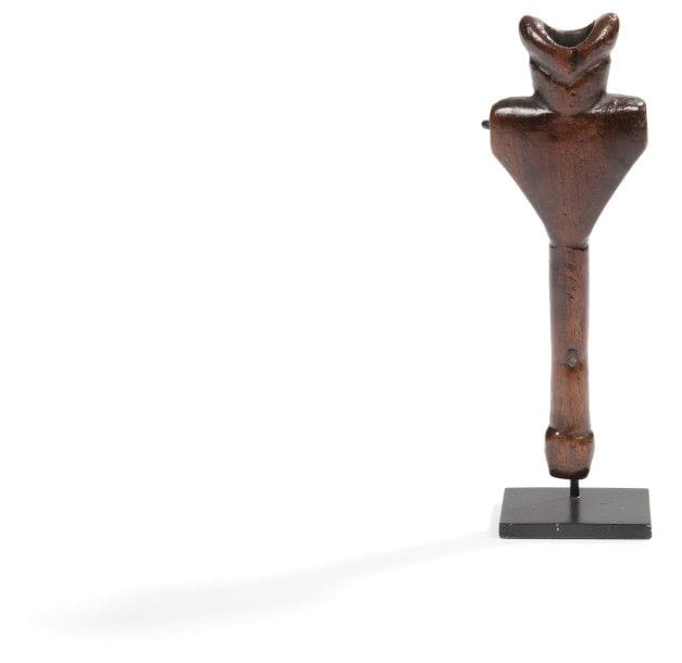 BWA-NUNA (BURKINA FASO)
Flute
Belle patine brune de grande utilisation.
Hauteur : 15,5 cm