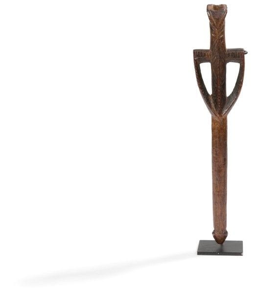 BWA-NUNUMA (BURKINA FASO)
Flute
Flute de grande taille, anthropomorphe, élégamment scarifiée. Patine brune.
Hauteur : 35 cm

Provenance : collection Durieu, Paris.
