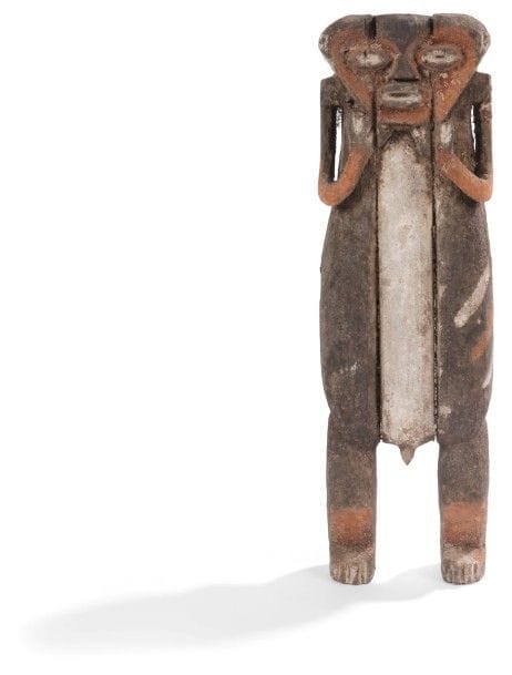 MAMBILA (CAMEROUN - NIGERIA) 
Statuette en cœur de bambou 
Nommée « Kike » et réalisée en bambou raffia (raphia farinifera) dans le cadre du rituel « Suaga ». Composée de trois tiges assemblées par des chevilles de bois. Décoration corporelle de pigments blancs, rouges et noirs. Circa 1950 - 60. 
Hauteur : 47 cm 

Provenance : Collection du Dr M.D., Paris. 

Bibliographie : W. Fagg, K. White Reswick collection, Cleveland MOA, 1968, in situ, pl. 207. - Collection Picha, Galerie Dartevelle, Parcours des mondes, 2015.