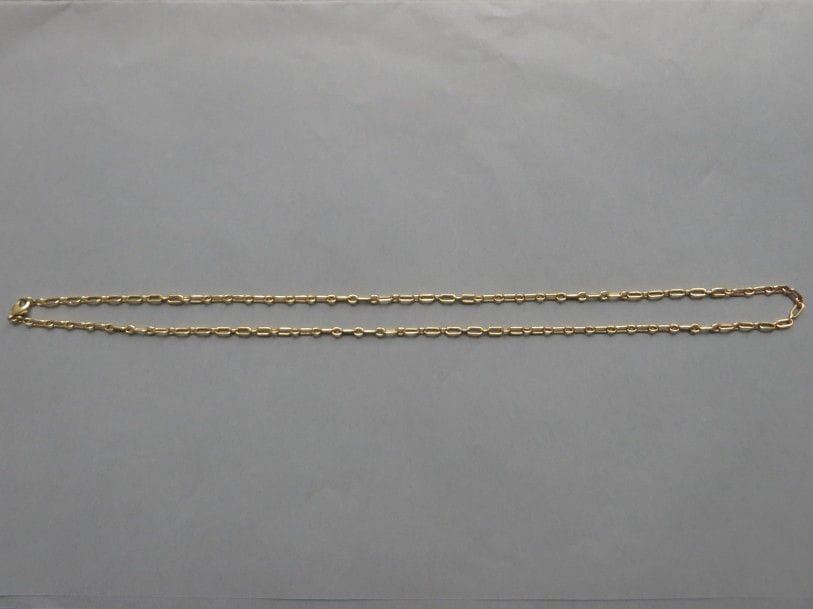 Chaîne en or 18K, maille forçat. {CR}Poids : 15,59 g
FRAIS DE VENTE : 8% HT