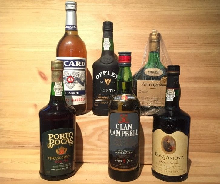 1 B, PORTO DONA ANTONIA (étui), Ferreira, NM
1 B, PORTO TWO DIAMONDS (étui), Pocas, NM
1 B, PORTO FORRESTER RESERVE (étui), Offley, NM
1 B, ARMAGNAC NAPOLEON (M.B; forme basquaise), Fauchon, NM
1 B, WHISKY 5 ANS D'AGE (étui), Clan Campbell, NM
1 B, PASTIS, Ricard, NM