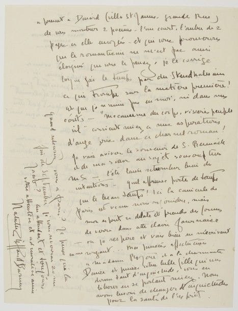 Natalie Clifford BARNEY (1876-1972) femme de lettres d’origine américaine, “l’Amazone” de Remy de Gourmont, elle eut de nombreuses amantes. L.A.S., Beauvallon (Var) 17 août [1932], à Jean Royère ; 2 pages in-4, enveloppe.

Au sujet de son projet de livre inspiré par sa liaison avec Liane de Pougy, Lettres à une connue. « N’anticipez pas trop “les lettres à une connue”, impubliables – je vous l’assure – à moins qu’elles ne figurent dans une série de tomes plus tard, et qui débuterait par quelque chose qui attire l’attention et demande une suite : notre jeunesse écrite avec notre jeunesse me semble insupportable, mais peut-être n’aimerai-je pas d’avantage l’œuvre que je suis en train de méditer à présent – et qui ne vaudra guère mieux ? “La Troisième” et “l’Adultaire ingénue” ne me semblent que des anneaux d’une longue chaîne – de la vie des amants – ou de la vie tout simplement »... Elle a prié la jolie Mme Gentien de montrer à Royère deux poèmes qu’elle lui a envoyés naguère, « et qui vous prouveront que le romantisme ne m’est pas aussi éloigné que vous le pensez, je le corrige lorsque j’ai le temps par du stendhalisme ce qui trompe sur la matière première ! Et que je n’aime pas en moi, ni dans mes écrits – “mécanisme du corps, visières peuple vil” convient mieux à mes aspirations d’ange pris dans ce charnel roman ! »...