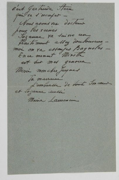 Marie LAURENCIN (1883-1956).
L.A.S., Paris 28 février [1945], à Jacques Berland à Rumilly (Haute-Savoie) ; 1 page et demie in-8, enveloppe.

À son filleul de guerre après la Libération. [Prisonnier en Allemagne en 1940, Jacques Berland est encouragé dans ses projets de peinture par sa marraine de guerre, Marie Laurencin. Sur ses conseils, il s’inscrira une fois libéré à l’École des Beaux-Arts.] « Mon cher petit, j’ai reçu ton envoi – imagine notre joie, nous n’avons eu de tout l’hiver que ce que la répartition donne – et pas à comparer comme qualité. Aujourd’hui froid + 1. Hier un peu de neige. Cette après-midi à l’atelier réunion (américains français).
J’ai une amie dont le frère a été tué au dernier bombardement de Royan qui reste seule avec une ravissante et merveilleuse propriété. Elle l’a offert aux Français pour les étudiants – ils n’ont pu l’accepter faute d’argent alors on va demander aux Américains s’ils en veulent pour les leurs. C’est Gertrude Stein qui va s’occuper. Nous avons vu docteur pour les veines. Suzanne va suivre un traitement assez douloureux – mais on va essayer Bagnoles »…