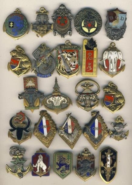 24 Insignes des troupes françaises en Indochine dont 2e GCL, 5e BCL, BMSA (Drago Ber), 4e BCL dom, 7e BCL DPN, BM 5e RIC (AB), Bon de l’ONU (AB N°2726)