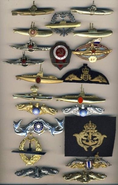 21 Brevets de sous-mariniers 2 polonais, 2 portugais, 1 sud-africain, 4 soviétiques dont 1 de 1942, 1 suédois, 2 espagnols républicains 1 carliste, 3 chinois nationalistes, 1 thaïlandais, 1 turc, 1 danois, 2 US
