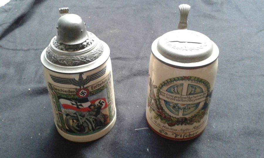 2 Chopes anciens combattants.
- 4 M.G. Kie. I.R. 91 Kemoren. (casque gravé sur couvercle)
- Untfz. Korps Kraftf. Vers. Stab. 1934. (Casque posé sur couvercle)