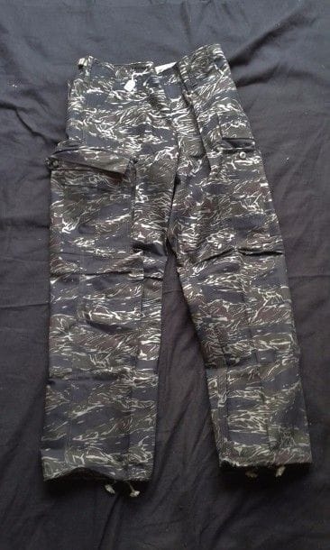 USA
Viet Nam. Tenue «Tiger Stripes» TBE
USA. Viet Nam. Tenue «Tiger Stripes» TBE
USA. Viet Nam. Veste «Tiger Stripes» TBE
USA. Viet Nam. Béret de Green Beret» avec insigne.