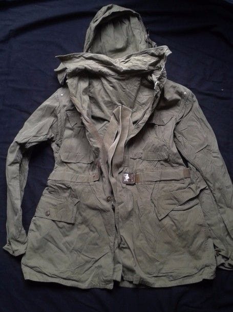 USA

Mackinaw winter coat. Mod. 38
Taille 40, fabriqué en GB en 1944. B.E.
Tenue Ike, blouson et pantalon. B.E.
Chemise US