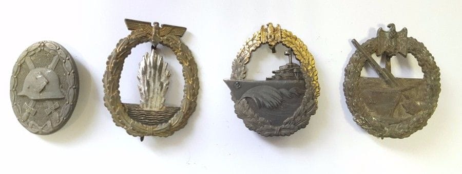 Insigne démineurs
- Insigne destroyers. FEC Otto Placzek. Berlin. Ausf. Schwerin.
- Insigne artillerie côtière (Zinc). (FEC Otto Placzek. Ausf. C.E. Juncker. Berlin)
- Insigne blessé. (zinc)