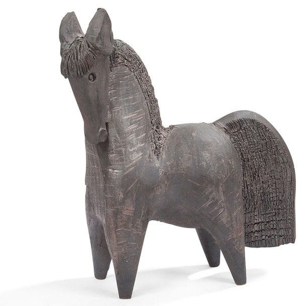 Dominique POUCHAIN (né en 1956)
Cheval
Sculpture.
Épreuve en grès couvert au jus d’oxydes et cuit en monocuisson.
Signée D. POUCHAIN sous le corps de l’animal.
Hauteur : 47,5 cm
Longueur : 43 cm