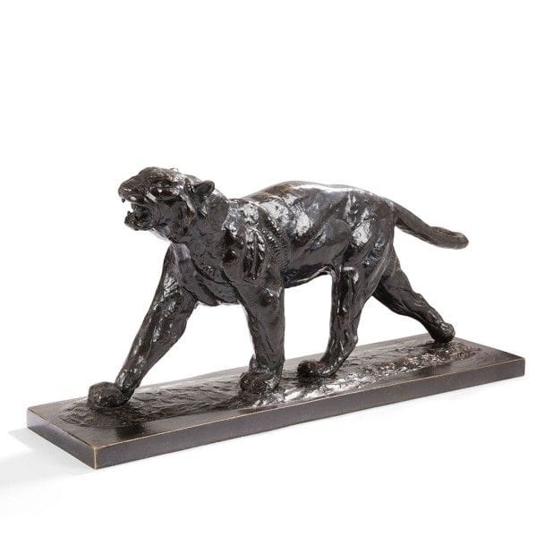 Thierry van RYSWYCK (1911-1958)
Tigre humant
Sculpture.
Épreuve en bronze à patine noire.
Fonte au sable d’édition ancienne.
Signée Th. Van RYSWYCK, porte le cachet SUSSE Frs Edts Paris et la mention Bronze sur la terrasse.
30,4 x 70,3 x 17,5 cm