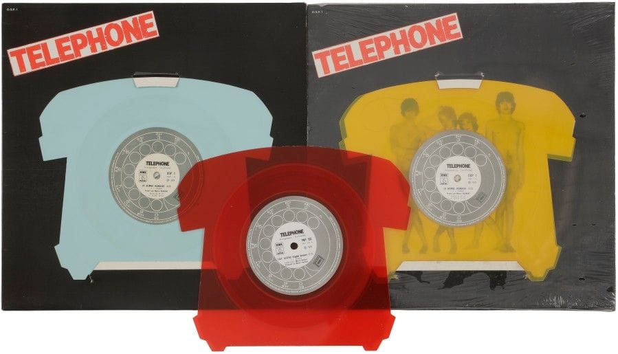 TÉLÉPHONE
Lot de 2 pochettes 33 T «La Bombe humaine» et un 45 T couleur Label Emi, édition France, 1979. 
On joint une affiche cartonnée.
VG++ / EX