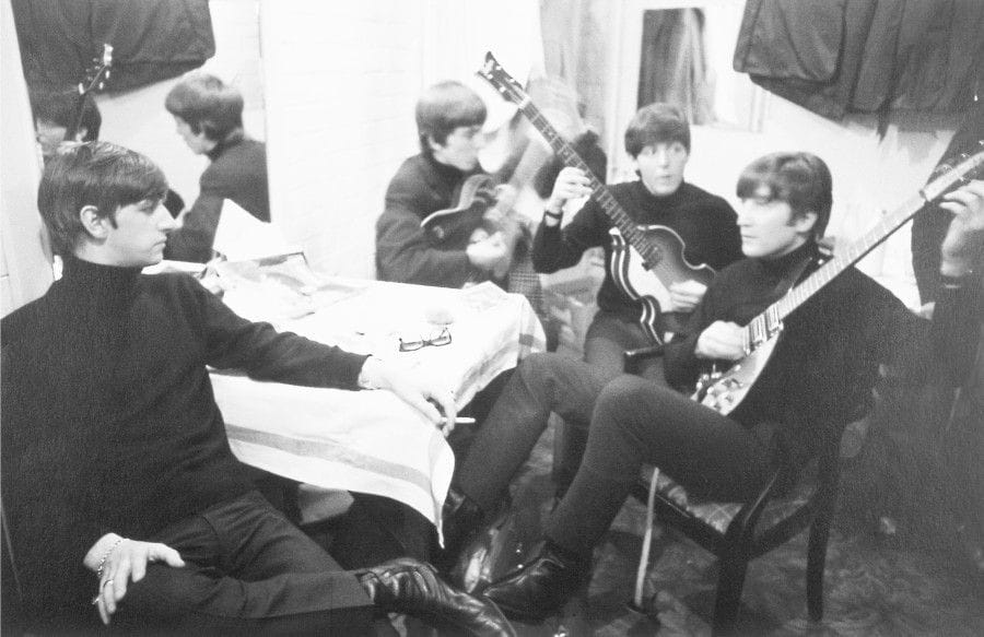 Shahrokh HATAMI (Né en 1930) 
The Beatles, Liverpool, 1962 
Tirage argentique. 
Galerie Grace Radziwill. 
33 x 51 cm