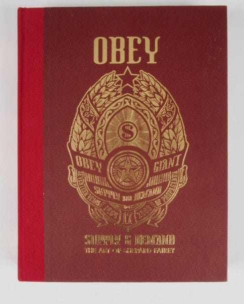 OBEY (Shepard Fairey) 
Livre «Supply & demand : The Art of Shepard Fairey 1989 / 2006». Signé et daté par Shepard OBEY Fairey. 1ère édition (2006).
Très bon état.