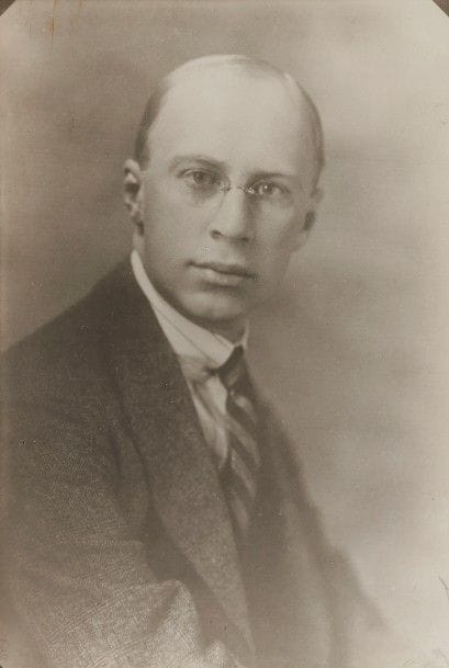Serge PROKOFIEV. (1891-1953)
- portrait photographique. Circa 1920.
Tirage argentique sans mention de photographe.
Tampon d’identification au dos.
17 x 12,5 cm
- portrait photographique. Circa 1925.
Tirage argentique sans mention de photographe.
14,3 x 9,6 cm
- photographie du portrait du compositeur par Boleslaw Czedekowski (1885 - 1969).
Tirage argentique sans mention de photographe. Circa 1925.
Nom du peintre au dos.
14,3 x 10,2 cm
- photographie du buste en plâtre du compositeur par Gleb Derujinsky (1888 - 1975).
Tirage argentique sans mention de photographe. USA. Circa 1920.
Signature du sculpteur au recto. Tampon au dos avec le nom du sujet.
17 x 12,28cm
- photographie du portrait de Prokofiev par Alexandre Iacovleff (1887 - 1938)
Tirage argentique.
Signée et datée en bas à droite. 1921.
19 x 12,8 cm

Сергей Сергеевич ПРОКОФЬЕВ (1891 - 1953)
- фотографический портрет. Около 1920 г.
Серебряная фотография без указания ателье.
На обороте идентификация печатью.
17 х 12,5 см
- фотографический портрет. Около 1925 г.
Серебряная фотография без указания ателье.
14,3 х 9,6 см
- фотография портрета кисти Болеслава Яна Чедековского (1885–1969).
Серебряная фотография без указания ателье. Около 1925 г.
Имя художника указано на обороте.
14,3 х 10,2 см
- фотография гипсового бюста лепки Глеба Владимировича Деружинского (1888 - 1975).
Серебряная фотография без указания ателье. США. Около 1920 г.
Подпись скульптора на обороте. Печать с именем Прокофьева.
17 х 12,2 см
- фотография портрета Прокофьева руки Александра Евгеньевича Яковлева (1887 - 1938)
Серебряная фотография без указания ателье.
Подпись Яковлева внизу справа с датой 1921.
19 х 12,8 см