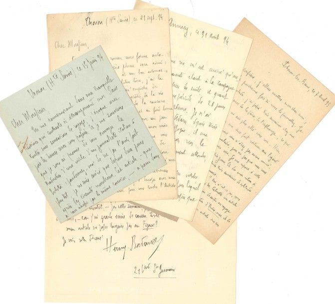 Henry BORDEAUX (1870-1963) écrivain. 90 L.A.S. et un manuscrit autographe, Thonon-les-Bains, Annecy, Cognin près Chambéry, Paris, Genève, Port-Cros 1894-1913, à Jules Huret, rédacteur au Figaro ; environ 180 pages formats divers, qqs adresses et enveloppes.
On joint 7 cartes de visite autogr. ; plus la minute a.s. d’une réponse d’Huret (1913).

Importante correspondance littéraire et journalistique. Appréciation des offres de service du rédacteur du Figaro : souhait d’un mot sur ses Âmes modernes par Philippe Gille, d’une intervention auprès de Calmette pour connaître le sort de son article sur des livres de Bourget et Loti, d’une référence à son étude sur le théâtre de Jules Lemaitre, etc. Primeur de la candidature du marquis Costa de Beauregard au fauteuil académique de Camille Doucet, avec profil biographique... Appréciation pour son Enquête sur la question sociale en Europe, « autrement intéressant que l’Enquête sur l’évolution littéraire où ne se manifestaient que de petites vanités », quoique les préfaces [de J. Jaurès et P. Deschanel] soient banales. « L’article de Mirbeau sur vous n’avait rien d’extraordinaire. Il était inutile pour souligner la teneur de vos interviews d’en faire des caricatures » (28 décembre 1896)... Bordeaux évoque ses articles, ses projets de romans et nouvelles, et ses propres publications (Âmes modernes, Le Pays natal, La Peur de vivre, Paysages romanesques…). Nombreuses références à sa vie et ses promenades savoyardes, à la solitude de la vie en province, à des échanges de livres et à ses voyages à Paris (demandes de places au spectacle)... Il est question de l’affaire Dreyfus (allusions à Méline, Picquart, Bertillon, Charavay, Henry etc.) : « Je ne dis pas comme vous que Dreyfus est innocent et Esterhazy coupable, parce qu’il faudrait croire à une aberration mentale de tant de gens », mais il reconnaît les aspects louches de l’affaire. « S’il a été condamné illégalement [...] n’aurait-on pas mieux fait de réviser son procès