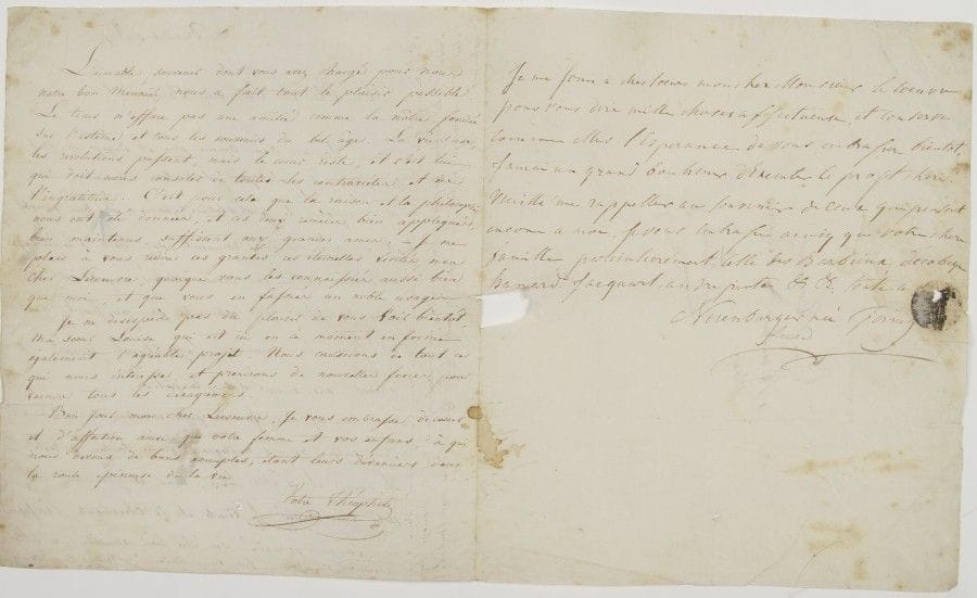 Félicité et Théophile Fernig (1770-1841 et 1775-1819) sœurs, elles combattirent à Valmy et à Jemmapes ; elles devinrent officiers d’état-major attachés à Dumouriez. L.A.S. écrite et signée successivement par les trois sœurs Félicité (« Van der Wallen née Fernig »), Théophile (« Votre Théophile ») et Louise (« Nerenburger née Fernig »), Bruxelles 3 juin, à M. Le Cœuvre maire de Flines ; 2 pages et demie in?4, adresse.

Rare réunion des trois sœurs Fernig. C’est d’abord Félicité qui évoque les liens qui unissent les trois sœurs à leurs amis de jeunesse, « sentiments plus puissants que nos forces humaines, [ils] ne s’affaiblissent pas, ils résistent aux nuages et aux tempêtes » ; elle parle de leur prochain passage à Mortagne. Ayant épousé en 1798 un jeune officier belge, elle signe : « Van der Wallen née Fernig ». Puis c’est au tour de Théophile d’assurer Le Cœuvre de leur amitié : « La vie s’use, les révolutions passent, mais le cœur reste [...] C’est pour cela que la raison et la philosophie nous ont été données, et ces deux remèdes bien appliqués, bien maintenus, suffissent aux grandes ames ». Elle l’embrasse ainsi que sa femme, et ses enfants à qui les adultes doivent de bons exemples « étant leurs devanciers dans la route épineuse de la vie ». Enfin la cadette Louise se joint à ses sœurs pour dire mille choses affectueuses à leur ami en espérant le voir bientôt. Tout comme son aînée, elle signe de son nom d’épouse : « Nerenburger née Fernig ». On joint un portrait gravé de Félicité et Théophile, et une lettre du maire de Mortagne (Nord) en 1883 sur le mariage de Félicité.