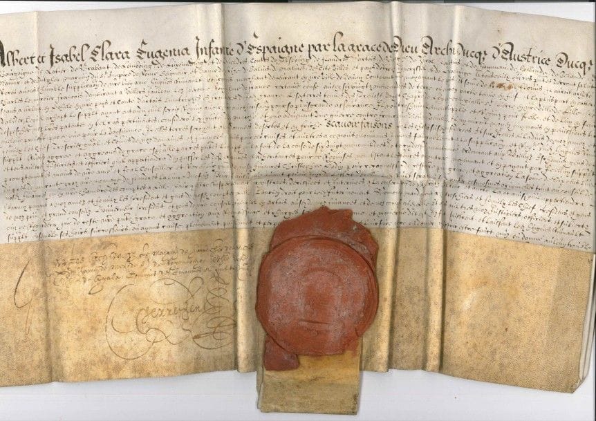 FLANDRE. Pièce au nom d’Albert d’Autriche, Gouverneur des Pays-Bas, et Isabel Clara Eugenia, Infante d’Espagne, Archiduchesse d’Autriche, duchesse de Bourgogne, etc., Bruxelles 14 avril 1600 ; vélin in-plano, grand sceau de cire rouge à leurs armes et effigies pendant sur queue (relief un peu écrasé).

Lettres en faveur d’Hugues Ruinault, bourgeois marchand demeurant à Douai, pour valider son achat de terres en partie tenues en fief et la plupart en coterie séant à Arleux en Gohelle, en leur pays et comté d’Artois, limitrophe de la France, les dites terres tenues des prévôt, doyen et chapitre de l’église collégiale Saint-Pierre de Lille...