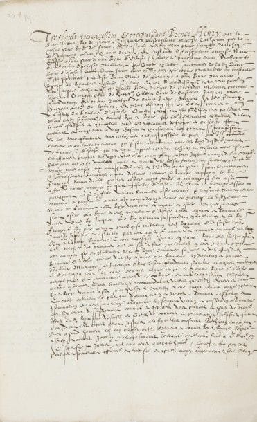 [marie Stuart (1542-1587) Reine d’Écosse, et Reine de France par son mariage avec François II]. Manuscrit, 1521-1572 (copie d’époque de deux mains) ; 11 pages in-fol., sous cartonnage moderne marron ; en français et en latin.

Pièces du traité de mariage du Dauphin François avec Marie Stuart, renforçant l’alliance politique et religieuse avec l’Écosse à un moment où la monarchie française pouvait craindre de nouveaux troubles : engagement d’Henri II et Catherine de Médicis ; celui de Marie Stuart, 16 mars 1557, en latin ; lettre de Marie de Longueville, reine douairière et régente d’Écosse à sa propre mère, Antoinette de Bourbon, duchesse douairière de Guise, pour la représenter au mariage de sa fille ; accord des grands d’Écosse, 19 avril 1558, en latin, suivi de la relation des fiançailles et de la signature du contrat enregistré au Parlement le 23 avril 1558.
À la suite, alliance entre François Ier et 12 cantons suisses, de mai 1521, pour confirmer la paix de 1516 (en latin) : les cantons et leurs alliés du Valais accordent le droit de lever des troupes chez eux et reconnaissent le Roi de France comme souverain légitime de Milan et de Gênes, s’engageant à l’aider à y maintenir sa domination ; ratification du traité de Blois entre Charles IX et Elizabeth I, d’avril 1572, donnant la formule du serment que devra prêter la reine d’Angleterre ; serment prêté par Charles IX le 23 juin 1564, pour ratifier le traité de Troyes reconnaissant le retour à la France de Calais, moyennant une indemnité de 12 000 couronnes...
