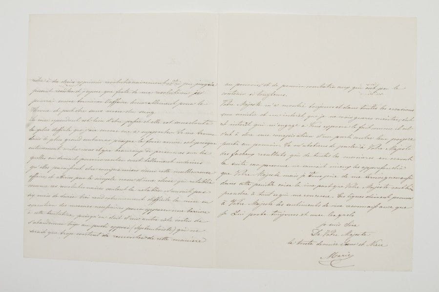 Portugal. Maria II de Portugal (1819-1853) Reine de Portugal, fille aînée de Pierre IV à qui elle succéda. 2 L.A.S. « Marie » ; 3 pages in-4 et 7 pages in-8, à son chiffre couronné ; en français (portrait lith. joint).

À Louis-Philippe. L’ordre qu’elle a su maintenir pendant plus de deux ans a été interrompu par une révolte extraordinaire et criminelle : « Un de mes Ministres oubliant ses devoirs les plus sacrés, s’est mis à la tête d’une conspiration qui a proclamé la Charte de 26 à Oporto. Presque tous les corps de troupes cantonnés dans les trois provinces du nord et les habitants d’Oporto ont pris part à cette inconcevable tentative »... Elle expose la position délicate dans laquelle elle se trouve, entre les chartistes et les septembristes...
Lisbonne 20 avril 1847, à sa chère et bonne Vicky (la duchesse de Nemours) : « jamais arrive ce qui arrive nous ne ferons rien contre la dignité du throne et le repos futur du pays »... Elle dément la défaite de Saldanha, mais le voudrait « plus remuant et même un tant soit peu hardi »...
On joint une pièce autographe (exercice scolaire en portugais, 2 p. in-4), et une petite l.a.s., Lisbonne 22 janvier 1836, à sa chère Clémentine (froissée).