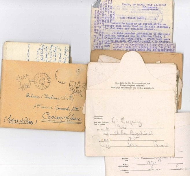 prisonniers. Environ 60 lettres, la plupart L.A.S., 1941-1949 ; enveloppes et adresses (marques de censure).

17 lettres adr. à un prisonnier de guerre en Allemagne, la plupart par sa femme à Paris, 1941-1943, sur papier de la Kriegsgefangenenpost, avec cachets de la censure du camp Stalag III B. – Procuration donnée par un détenu au centre pénitentiaire de Saint-Martin de Ré (1947). – 15 lettres d’un détenu à la prison d’Épinal à sa femme (1946-1948), et 4 l. à lui adressées. –12 lettres de Roger, interné pour faits de collaboration à Mauzac (Dordogne) puis Saint-Sulpice-la-Pointe (Tarn), à sa mère à Brunoy (1948-1949), avec qqs cachets de la censure, et une avant son procès demandant à un professeur à Paris de retrouver un certain « Leroy », résistant (Fresnes 1946) ; 6 lettres à la même dame d’un ami de Roger (Fresnes 1947-1949)... – 3 lettres d’une femme à son mari prisonnier, surnommé Poulot (1947). On joint une lettre d’un jeune homme replié dans la Haute-Vienne avec d’autres jeunes gens après la défaite (1940), et divers documents.
