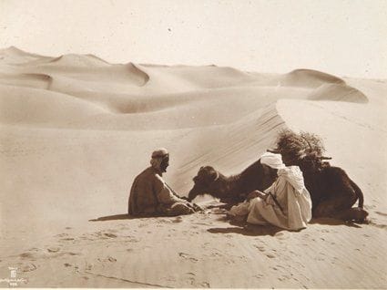 RUDOLF FRANZ LEHNERT (1878-1948) ET ERNEST HEINRICH LANDROCK (1878-1966).
Tunisie, c. 1910. Désert.Tunis. Carthage. Quatre tirages argentiques d'époque. Monogramme Lehnert & Landrock dans l'image en bas. Copyright by Lehnert & Landrock,Tunis imprimé sur un verso. 13 x 18 et 18 x 24 cm