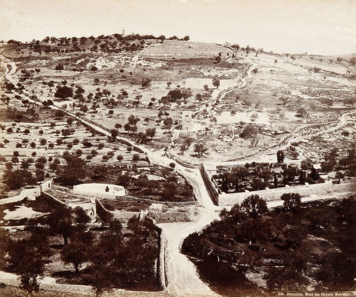 PHOTOGRAPHIE - Félix BONFILS (1831-1885) Jérusalem - Le Mont des Oliviers Tirage sur papier albuminé, vers 1870, signé « Bonfils » dans l'émulsion. 21 x 27 cm.