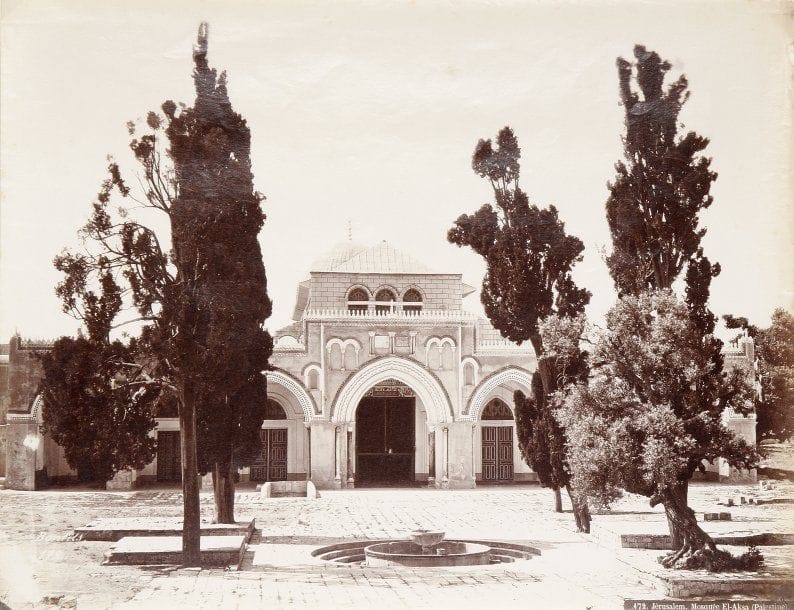PHOTOGRAPHIE - Félix BONFILS (1831-1885) Mosquée El-Aksa Tirage sur papier albuminé vers 1870, signé « Bonfils » dans l'émulsion. 21 x 27 cm.