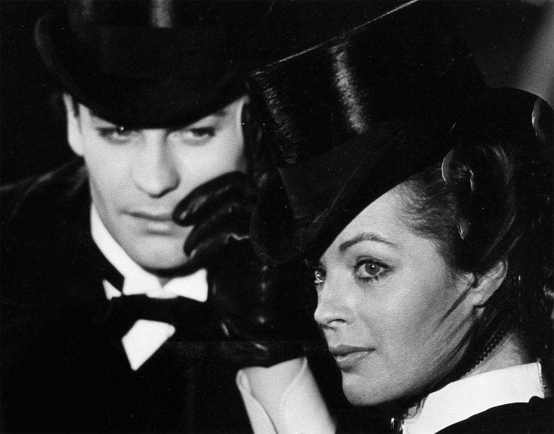 Ludwig - Le crépuscule des Dieux, 1972. De Luchino Visconti, avec Helmut Berger et Romy Schneider. Quatre tirages argentiques d'époque par Mario Tursi. Tampon du photographe aux versos. Formats : 24 x 18 et 27,5 x 20,5 cm.