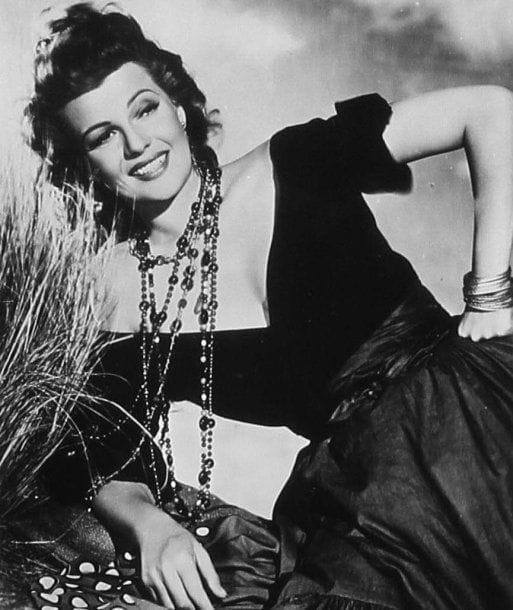 The loves of Carmen (Les amours de Carmen), 1948. De Charles Vidor, avec Rita Hayworth et Glenn Ford. 13 tirages argentiques, d'exploitation et contretypes d'époque. Formats : de 12 x 9 à 25,5 x 20,5 cm. On joint un document tapuscrit.