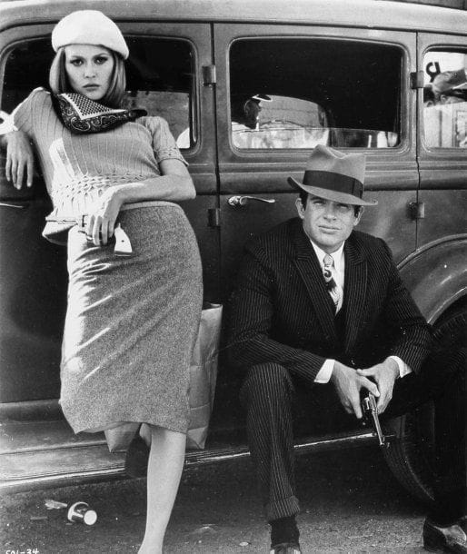 Bonnie and Clyde, 1967. De Arthur Penn, avec Warren Beatty, Faye Dunaway, Gene Hackman et Michael J. Pollard. Neuf tirages argentiques et tirages d'exploitation d'époque. Tampon de presse aux versos. Formats : 24 x 18 et 25,5 x 20,5 cm.