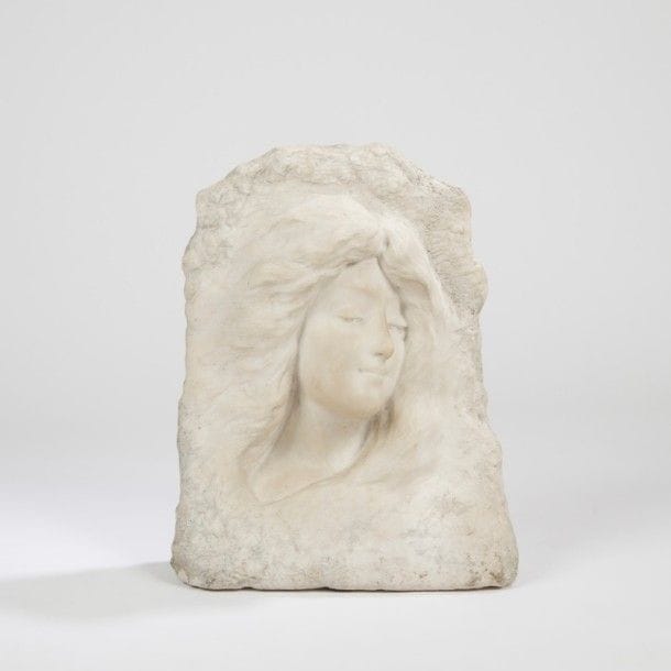 LEBRUN (XIXe-XXe)
Jeune femme pensive
Sculpture. Épreuve en marbre blanc. Circa 1900. Salissures. Signée LEBRUN en bas à droite. 
H. : 38 cm