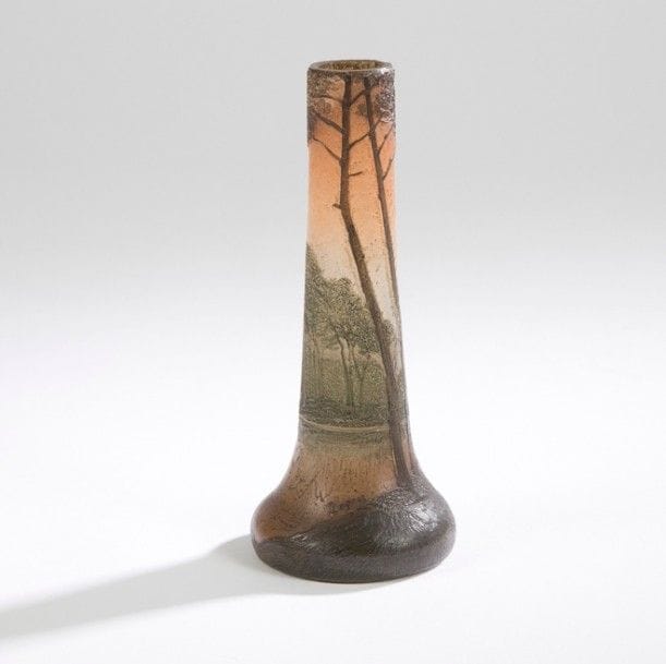 LEGRAS
Paysage lacustre
Vase pied d’éléphant. Épreuve en verre émaillé polychrome. Signé LEGRAS vers la base. H. : 16 cm