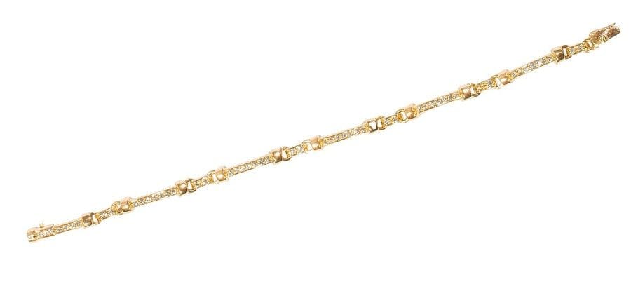 Bracelet en or jaune 18K (750‰), articulé de maillons allongés sertis de petits diamants alternés d’anneaux agrémentés de diamants. 
Long. : 18 cm environ. 
Poids brut : 16,4 g (2 manques)