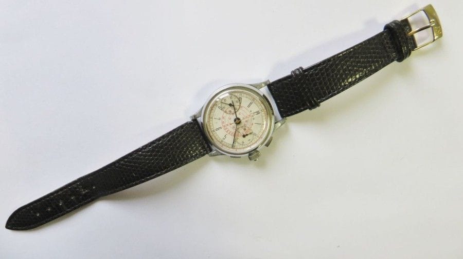 Montre d’homme chrono RIMA. Cadran graduation rouge tant pour le télémètre que le pulsomètre. 3 poussoirs marche-arrêt. Remise à zéro sur le remontoir, mécanisme en bon état. Boîtier aluminium en mauvais état et anse du boîtier cassée.