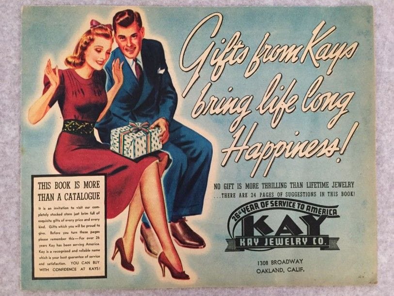 [JOAILLERIE]. KAY JEWELRY. Gifts from Kays bring life ling Happiness!. Oakland, [vers 1950]. — In-4 oblong, couverture illustrée. Agrafé.
Catalogue richement illustré de montres et de bijoux. Sont intercalées des publicités pour de l’électroménager, appareils photographiques, etc. 
