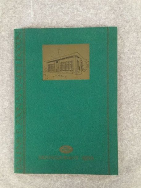 [BEAUX-ARTS] TALENS & ZOON. Prijscourant 1933. Schrijf-, teken- en schilderbehoeften. Apeldoorn: Talens & Zoon, 1933. — In-4. Broché. 
Important catalogue illustré avec liste des prix, de matériels d’écriture, de dessin et de peinture proposés par l’entreprise néerlandaise Tales & Zoon.