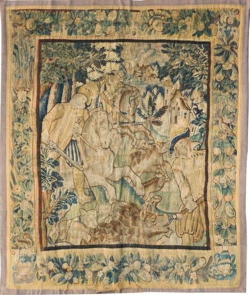 Tapisserie des Flandres à décor d’une chasse au sanglier ; la bordure à décor de feuillage et fruits.
Début du XVIIe siècle (restaurations, rétrécie en dimensions)
H : 294 cm, L : 222 cm
