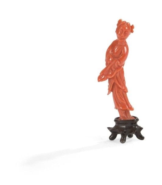 CHINE - Xxe siècle
Femme miniature en corail
Hauteur : 4 cm