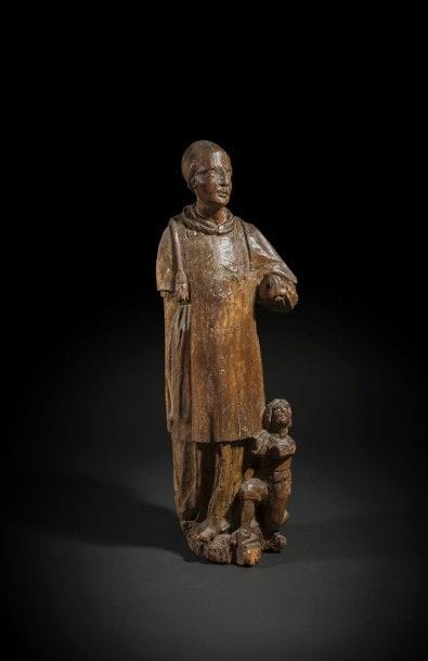 Saint diacre avec donateur à ses pieds en bois fruitier sculpté en ronde-bosse. 
XVIe siècle
Hauteur : 79,5 cm
(manques visibles, fentes et vermoulures)