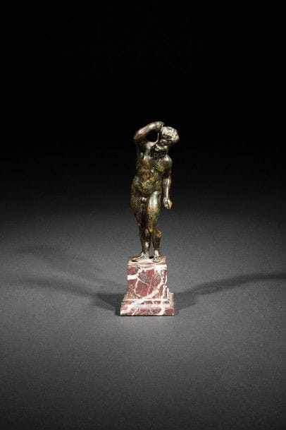 Figure de Neptune en bronze à patine verte.
Italie, XVIe siècle
H : 14,5 cm