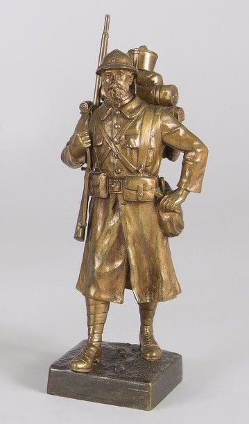 CARLIER, d’après. 
« Poilu fumant sa pipe »
Bronze à patine dorée. 
Hauteur : 34 cm
B.E. 