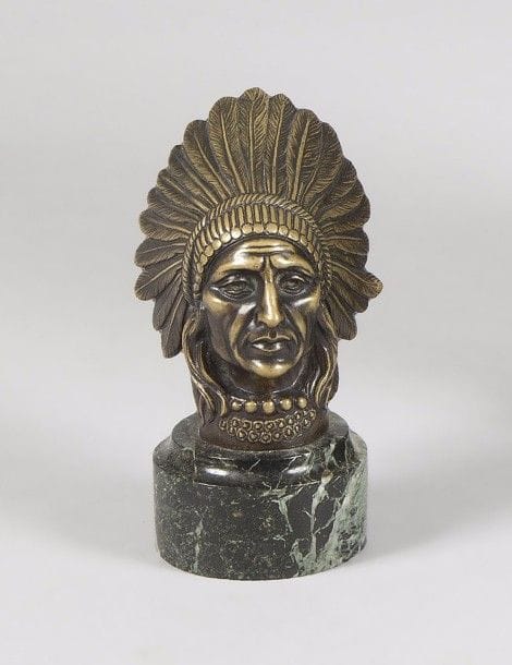 FRECOURT, d’après. 
« Tête de chef indien »
Bronze sur socle en marbre vert. 
Hauteur : 15 cm 
B.E. 