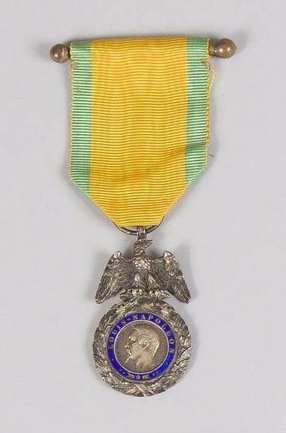 FRANCE
MÉDAILLE MILITAIRE, instituée en 1852.
Médaille du second type. 
Vermeil, argent et émail. Ruban. Poinçon tête de sanglier.
Poids brut : 22,5 g
T.T.B. 