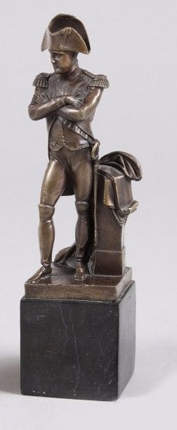 BOIZOT, d’après.
L’Empereur Napoléon Ier en pied.
Sculpture en bronze sur socle en marbre.
Hauteur : 22 cm
XXe siècle.