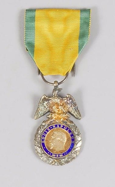 FRANCE
MÉDAILLE MILITAIRE, instituée en 1852.
Médaille du second type signée Barre.
Argent, vermeil et émail. Ruban. Poinçon tête de sanglier.
Poids brut : 18,6 g 
T.T.B. 