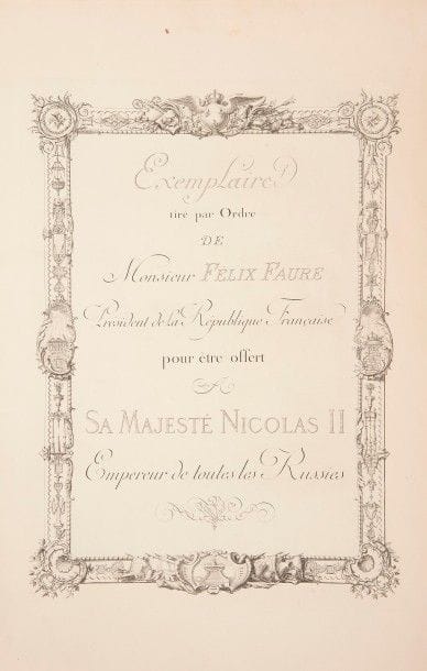[LIVRE DE FÊTES].
Le Sacre de Louis XV, Roy de France et de Navarre, dans l’Eglise de Reims, le Dimanche XXV Octobre M DCC XXII.S.l., (1896). — In-plano, 748 x 530. Demi-maroquin rouge à coins, filets dorés, dos à nerfs orné, tête dorée (reliure de l’époque). Réimpression sur papier vélin de Rives, peut-être unique, de ce superbe livre de fêtes, spécialement tiré par ordre du président de la République Félix Faure pour être offert à l’empereur de Russie Nicolas II lors de sa visite en France en octobre 1896.
L’édition, entièrement gravée à l’aide des plaques originales de la chalcographie du Louvre, est de format in-plano ; les feuillets sont montés sur onglets. Elle débute par un feuillet de dédicace à l’empereur de Russie, spécialement réalisée pour l’édition, suivi de la réimpression des planches de l’édition originale du XVIIIe siècle. Ces dernières comprennent un titre gravé, un poème dédié à la religion (2 planches), un avertissement (3 planches) puis 9 grands tableaux sur double page représentant les différents moments du sacre, depuis le levé du roi jusqu’au festin royal, chacun accompagné de 2 ou 3 feuillets de description et d’une explication des figures allégoriques répondant au tableau. L’ouvrage se termine par 30 planches de costumes, ceux du roi et des principaux personnages ayant participé ou assisté au sacre, et par un feuillet double de table.
Le texte a été rédigé par Danget ; les planches ainsi que les cartouches et les bordures ont été réalisés par Audran, Beauvais, Cochin père, Desplaces, Duchange, Dupuis, Larmessin, Tardieu, Edelinck, Chereau, Drevet, Haussard et Petit.
Nous n’avons pu répertorier aucun autre exemplaire de cette réimpression qui est d’une remarquable qualité, faite à partir des cuivres originaux.
Exemplaire parfaitement conservé, si ce n’est les coins émoussés et des frottements aux nerfs. À l’intérieur, on note simplement de légères salissures au premier feuillet et quelques déchirures et des traces de feutre ro