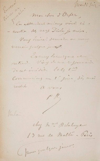 VERLAINE (Paul).
Quinze jours en Hollande. Lettres à un ami.
La Haye : Maison Block ; Paris : Léon Vanier, [1893]. — In-8, 217 x 177 : portrait, (2 ff.), 108 pp., couverture imprimée. Demi-chagrin rouge, dos à nerfs, tête dorée, non rogné, couverture et dos conservés (reliure du début du XXe siècle). Galantaris, Verlaine, Rimbaud, Mallarmé, n°153. - Montel, Bibliographie de Paul Verlaine, pp. 93-95.
Édition originale de cette relation d’une tournée de conférences que Verlaine fit aux Pays-Bas en 1892, contenant également trois poèmes en édition originale : A Mlle Renée Zilcken, A mes amis de La Bas et Rotterdam. L’ouvrage fut entièrement écrit à l’hôpital Broussais.
L’édition est illustrée d’un portrait de l’auteur gravé à l’eau-forte par Philippe Zilcken. Elle fut imprimée à 1050 exemplaires, celui-ci étant l’un des 1000 sur papier vergé de Hollande.EXEMPLAIRE ENRICHI D’UNE LETTRE AUTOGRAPHE SIGNÉE DE VERLAINE ADRESSÉE AU JOURNALISTE ET ROMANCIER LÉO D’ORFER.
La lettre, de 1 page in-8, est signée des initiales PV ; elle est datée de mardi soir. Verlaine écrit de chez Madame Delahaye où il séjourne quelques jours. Verlaine remet à d’Orfer « des vers drôles » et s’excuse de son laconisme et de son retard. Dans l’angle supérieur gauche, il a rajouté l’indication : « Enverrai livres en question. »
Quelques frottements d’usage aux coiffes, nerfs et coins. Couverture légèrement brunie.