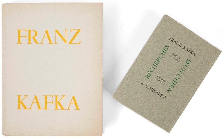 KAFKA (Franz).
Paraboles.
[Décines] : L’Arbalète, [1945]. — In-8, 191 x 142 : 171 pp., (2 ff. blancs), couverture imprimée. Broché, couverture rempliée. Édition originale de la traduction française donnée par Jean Carrive de ce recueil de textes courts de Franz Kafka.
Tirage unique à 350 exemplaires sur papier pur fil Johannot.
Exemplaire parfaitement conservé, en grande partie non coupé.
On joint du même auteur :
- Recherches d’un chien. Traduit, présenté par Jean Carrive. [Décines] : L’Arbalète, [1944]. — In-32, 144 x 96 : 153 pp., (2 ff. dernier blanc), couverture imprimée. Broché, couverture rempliée.
Édition originale de la première traduction française du dernier texte écrit par Kafka.
Tirage unique à 350 exemplaires sur papier pur fil Johannot.
Exemplaire parfaitement conservé, en grande partie non coupé. 