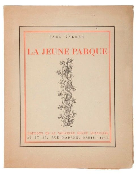 VALÉRY (Paul).
La Jeune Parque.
Paris : Nouvelle Revue Française, 1917. — In-8, 240 x 192 : (24 ff. premier et dernier blancs), couverture imprimée. Broché. Édition originale dédiée à André Gide, de ce long poème de 512 alexandrins, marquant le retour de Paul Valéry à la poésie et qui passe pour l’un des poèmes les plus obscurs de la poésie française.
Le tirage a été strictement limité à 600 exemplaires.
Un des 575 sur vergé d’Arches, très bien conservé malgré de petites taches d’encre sans gravité sur la couverture.